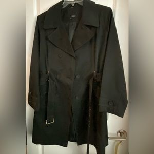 LAST CHANCE before donating to thrift store! Spring/fall coat
